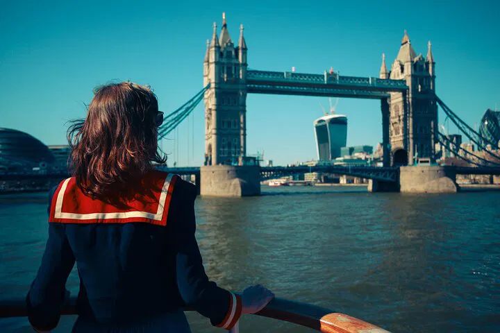 Uncover London's Majesty: Private Full-Day Tower of London & British Lunch Tour