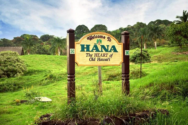 Maui's Road to Hana Adventure: Tour, Lunch & Waterfalls