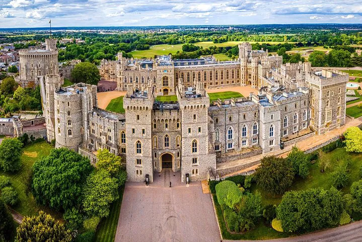 Uncover Ancient Wonders: A Private Tour of Windsor, Stonehenge & Bath