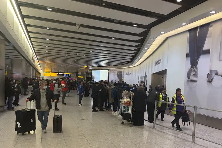 Stress-Free Airport Transfer: Gatwick to Heathrow with Premium Private Service