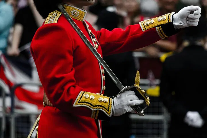 Royal London Unveiled: Changing of the Guard & Historical Tour