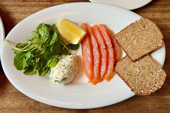 Edinburgh's Hidden Gems: A Private Brunch & Whisky Tour