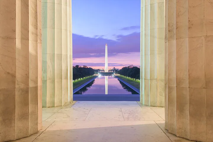 Uncover D.C.'s Secrets: A Smartphone Walking Tour Adventure!