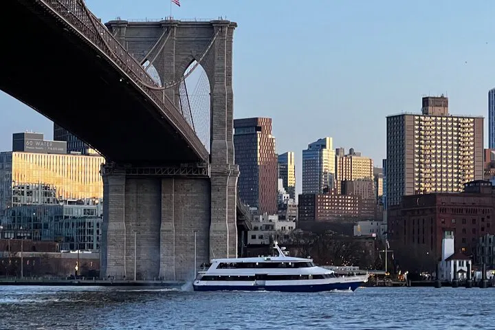Embark on a Spanish Guided Liberty Cruise: Witness Iconic NYC