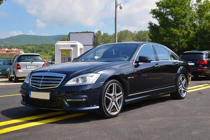 Stress-Free Paris Arrival: Private Luxury Transfer from Le Bourget Airport