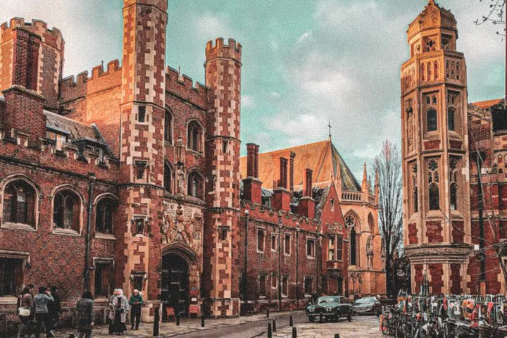 Unveiling Cambridge: A Student Life & Collegiate Walking Tour
