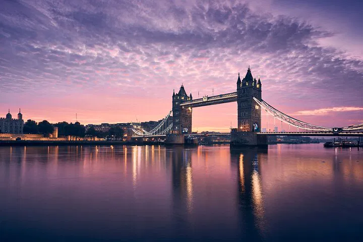London Bridge Photo Shoot: Capture Unforgettable Memories!