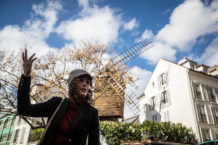 Montmartre Melodies: A Harmonious Historical Walking Tour