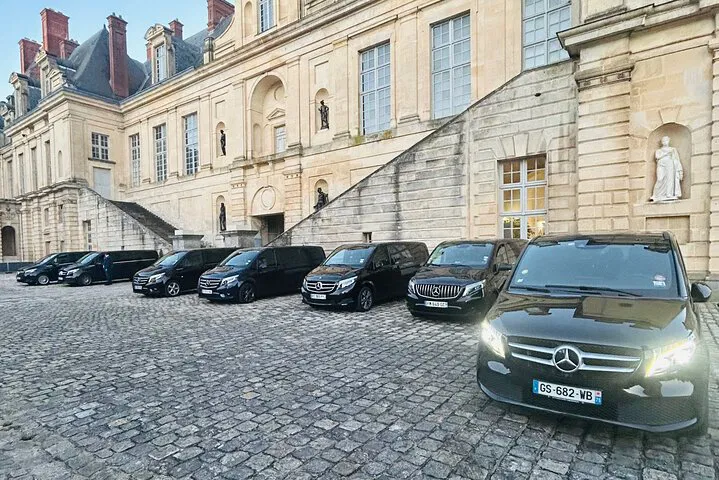 Paris Meet: Personalized Transport at Your Service!