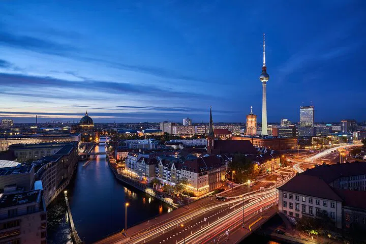 Berlin Sunset Dinner Cruise: A Culinary Journey on the Water
