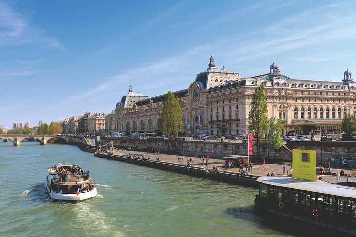Discover Paris: An Immersive City Tour & Seine River Cruise
