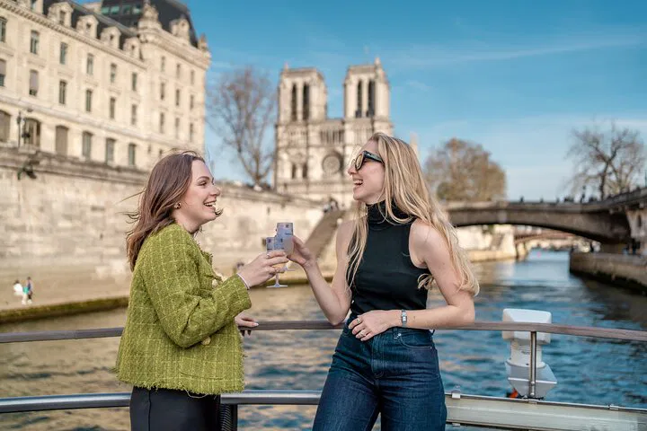 Notre-Dame Champagne Cruise: Seine River Sparkle!