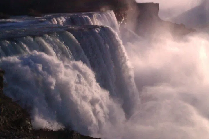 Niagara Falls Trolley Tour: Discover the Falls with Ease!