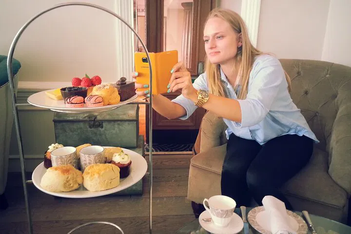 Discover Brighton's Charm: A Guided Walk & Afternoon Tea Delight