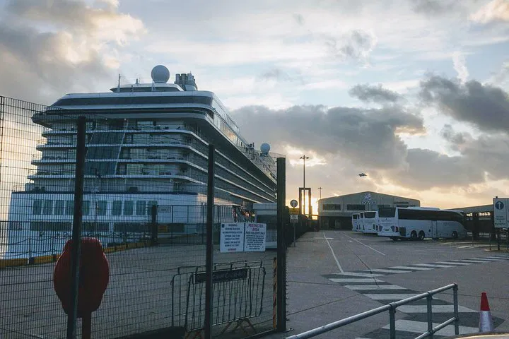Stress-Free Transfers: Dover Cruise Port to London Gatwick Airport