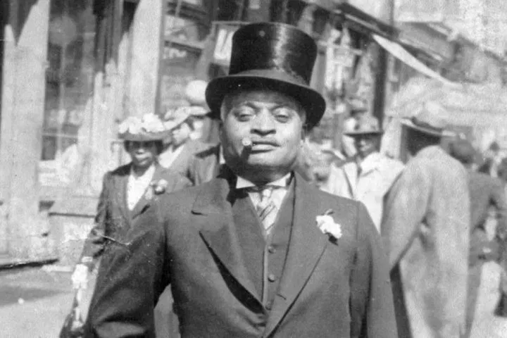 Harlem Renaissance: Step into the Golden Age on a Multimedia Walking Tour