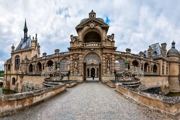 Discover Chantilly's Royal Splendor: A Private Castle Tour from Paris