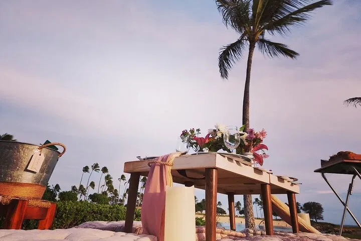 Indulge in Oahu's Ulua Lagoon: A Lavish Private Picnic