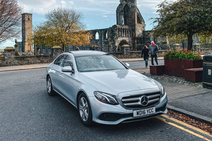 Luxury Edinburgh-St Andrews Transfer: Travel in Style & Comfort