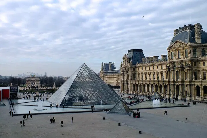 Paris VIP Tour: Unveiling the City of Lights in Style
