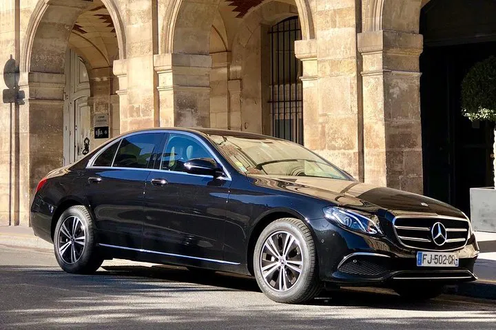 Effortless Paris Departure: Private Airport Transfer to CDG