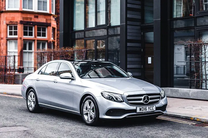 Luxury Dundee to Glasgow Transfer: Travel in Style & Comfort
