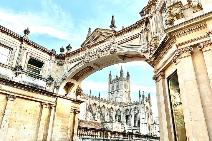 Uncover Bath's Charm: A Spanish-Guided Historical Adventure