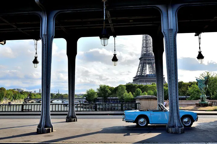 Paris PhotoWalks: Capture Iconic Landmarks with a Pro!