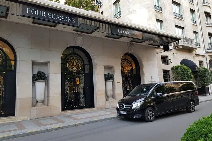 Stress-Free Paris Arrival: CDG/Orly to Disneyland Private Transfer