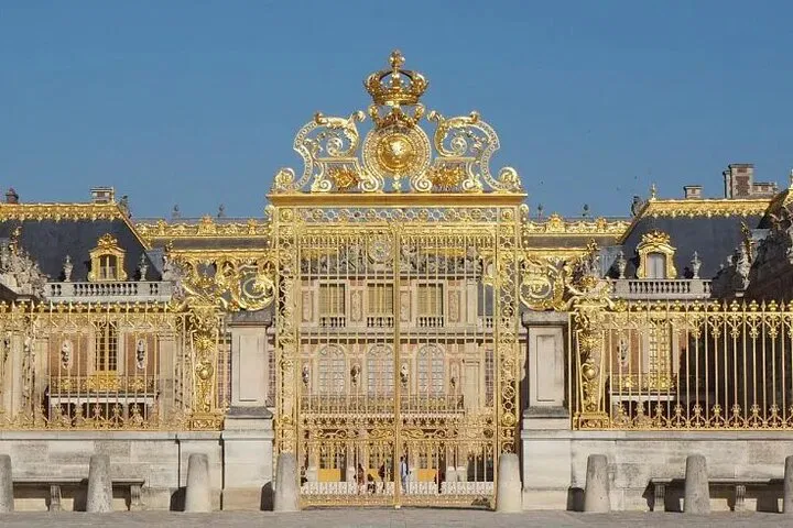 Versailles Palace & Gardens: An Exclusive Royal Exploration