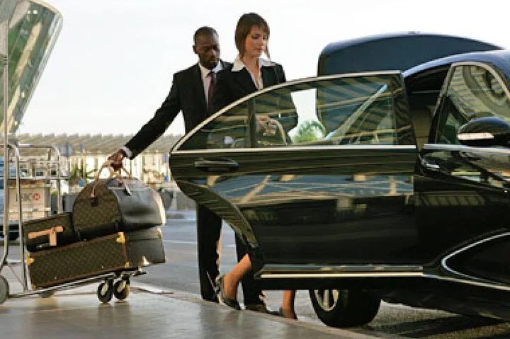 Paris Airport Private Transfers: Executive Sedan Service for Stress-Free Arrival