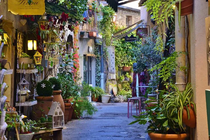 Provence's Artistic Treasures: A Private Journey - Unveiling Art, History, and Craftsmanship!