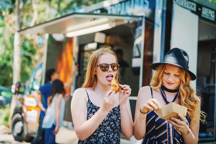 Savor London: A Delicious Dive into History & Authentic Flavors