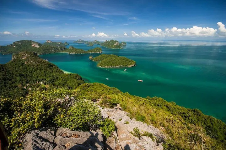 Explore Angthong Marine Park: A Golden Bowl of Thai Paradise