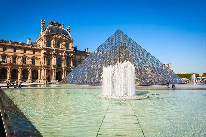 Louvre District Tour: Discover Paris with a Local