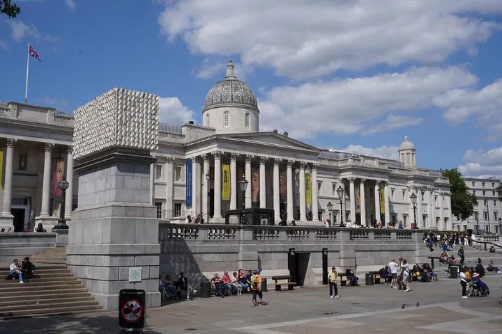 Discover London's Ancient Secrets: An Immersive Spanish Group Tour