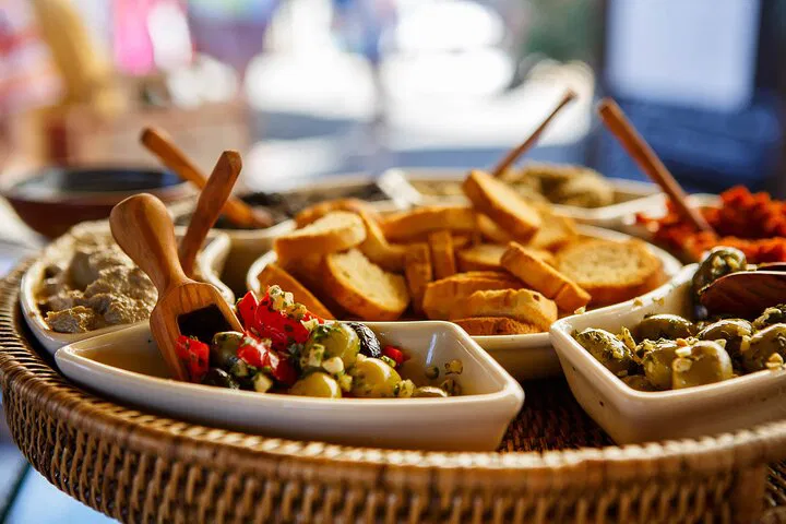 Marseille Food & History Tour: Eat Like a Local!