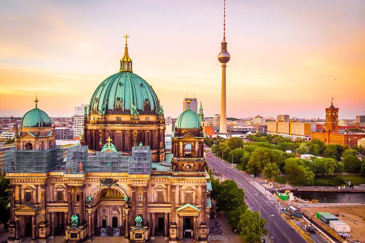 Capture Berlin's Charm: Personalized Photo Shoot Experiences