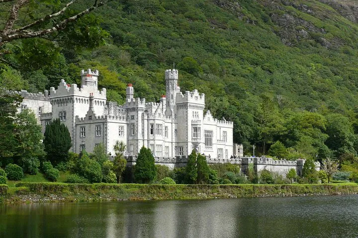 Uncover Ireland's Charm: 4-Day Rail & Coach Coastal Adventure