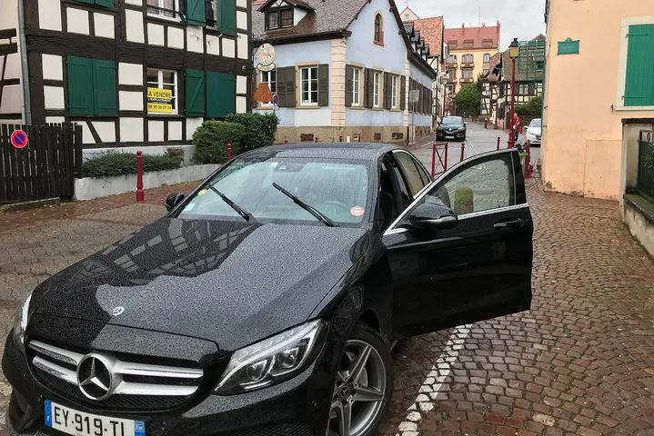 Stress-Free Paris Arrival: Private Orly Airport Transfer