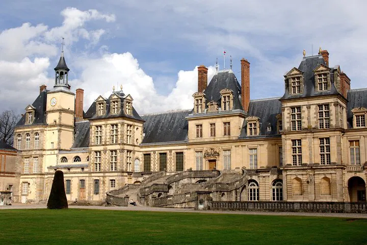 Unveiling French Royalty: A Day Trip to Fontainebleau & Versailles