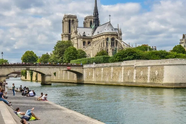 Paris Adventure: Notre Dame, Louvre & City Highlights
