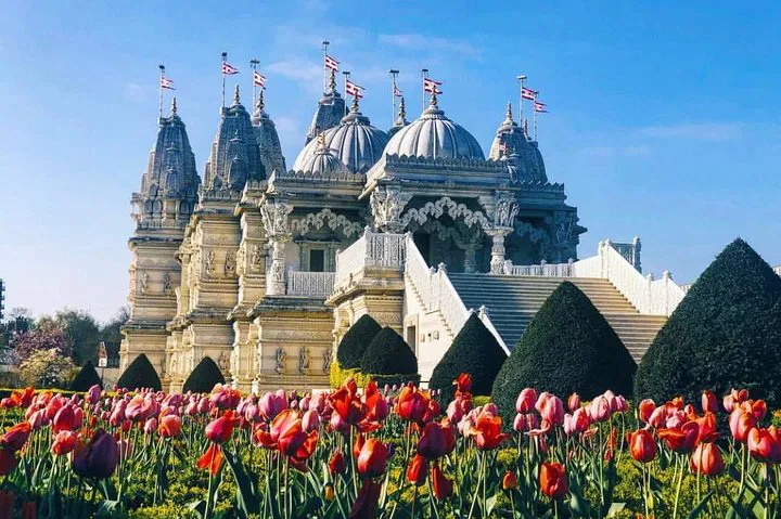 London's Cultural Tapestry: A Global Journey in a Day