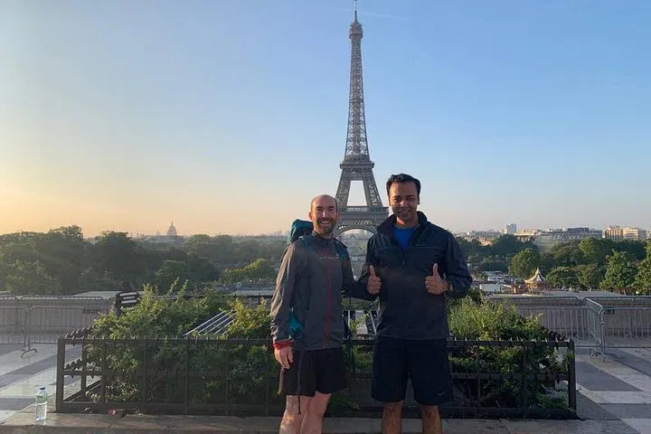 Paris Dawn Run: Uncover Hidden Gems & History