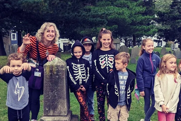 Salem Kids' Spooky Tour: Mild Ghost Stories & History