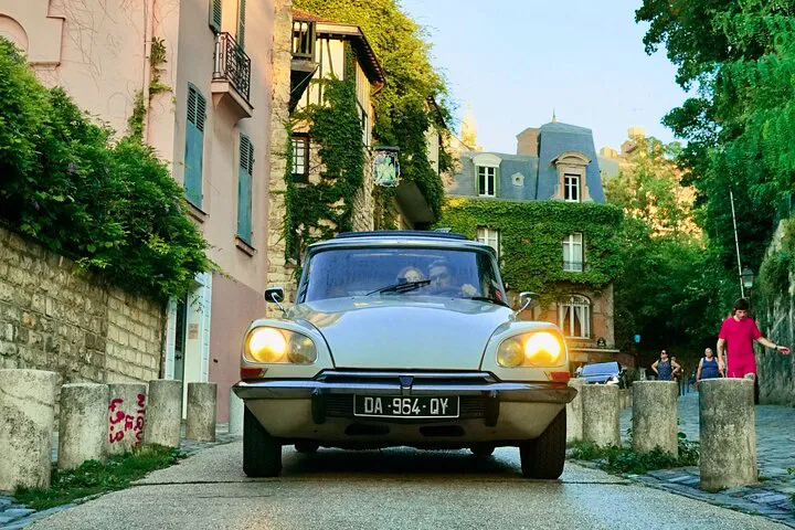Parisian Elegance: Vintage Car Tour in a Classic Citroën DS