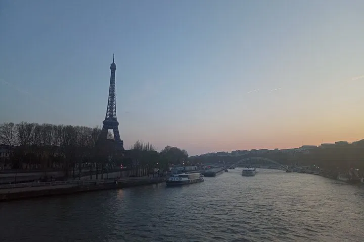Discover Paris: A Tailored 3-Hour Walking Adventure
