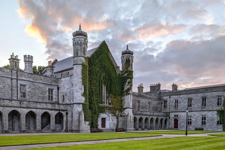 Uncover Aberdeen's Charm: A 90-Minute Local's Walking Tour