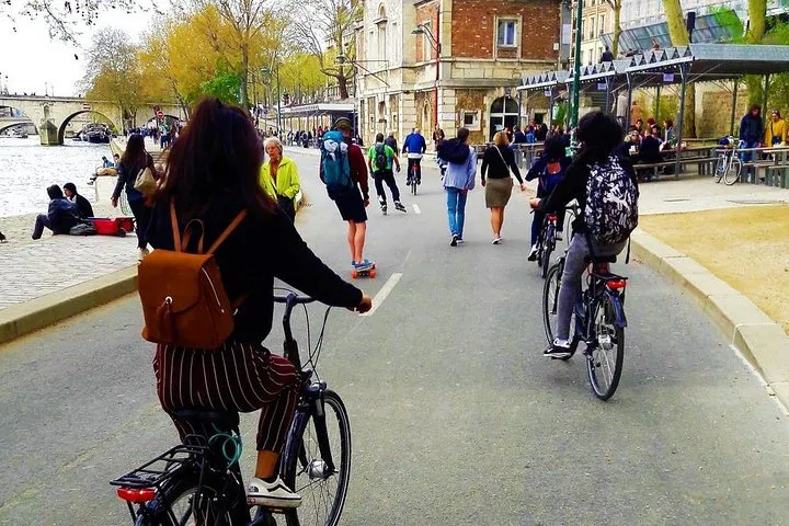 Paris Bike Tour: Charming Nooks & Hidden Gems