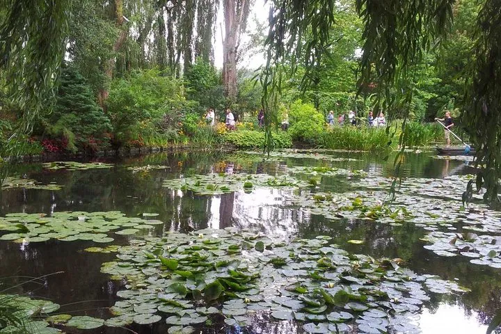 Giverny & Monet's Garden: Private Transfer from Paris
